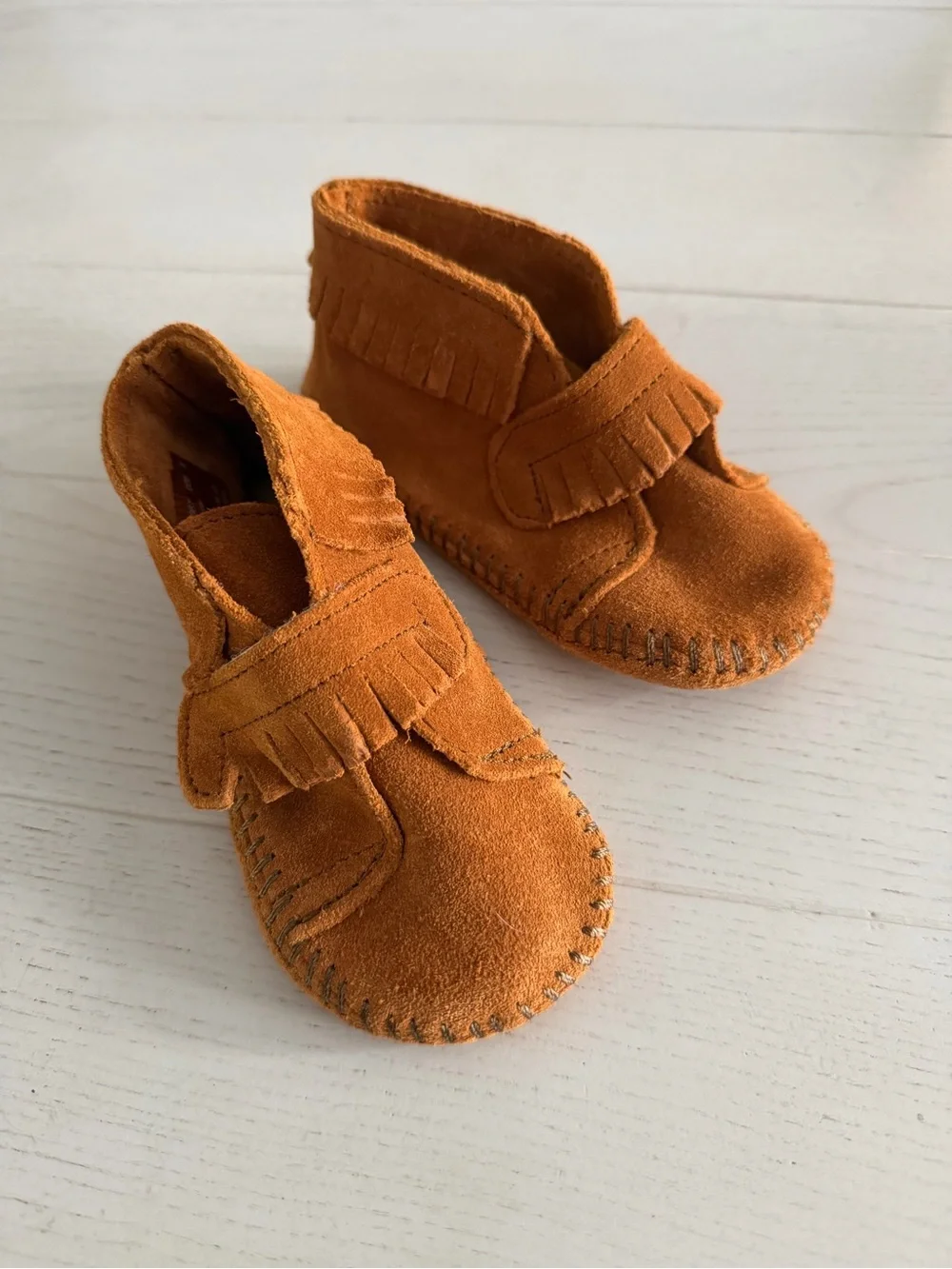 Minnetonka infants front strap moccasin